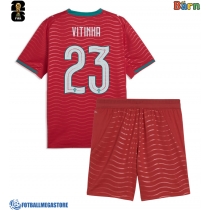 Fotballdrakt Barn Portugal Vitinha #23 Hjemmedraktsett VM 2026 Kortermet (+ Korte bukser)